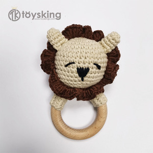 TK <span class=keywords><strong>Amigurumi</strong></span>, anillo de madera de haya hecho a mano de ganchillo, mordedores divertidos con animales, sonajero, León, regalos para bebés recién nacidos - Product Image 2