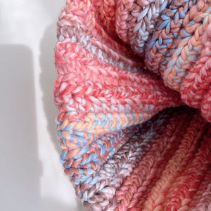 Chapeau beanie en tricot <span class=keywords><strong>crochet</strong></span> fait main à franges rayées délavées colorées pour femmes vintage d'hiver chaud - Product Image 6