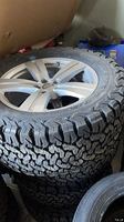 Ban & Velg Mobil Penumpang Tiga A 215/65R16/P265/70R17 Musim Panas Ringan LT MT Dengan Garansi 2 Tahun Karet Alam Cina