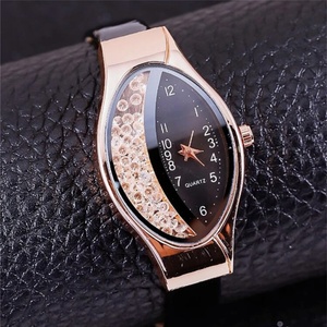 Reloj de Pulsera de Cuero para Mujer, Diseño Ovalado con Efecto de Arena Movediza, Cuarzo, Venta Directa de Fábrica, Oferta Especial - Product Image 1