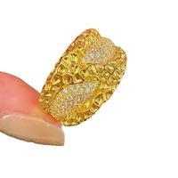 Großhandel Damen S925 Silber 18K Vergoldeter Geometrischer Ring mit Vintage-Textur und Breitem Design