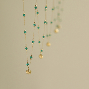 Collar con colgante de concha de moda chapado en oro de 18 quilates para mujer, acero inoxidable con cuentas verdes y cadena de eslabones con ajuste de garra para fiestas - Product Image 1