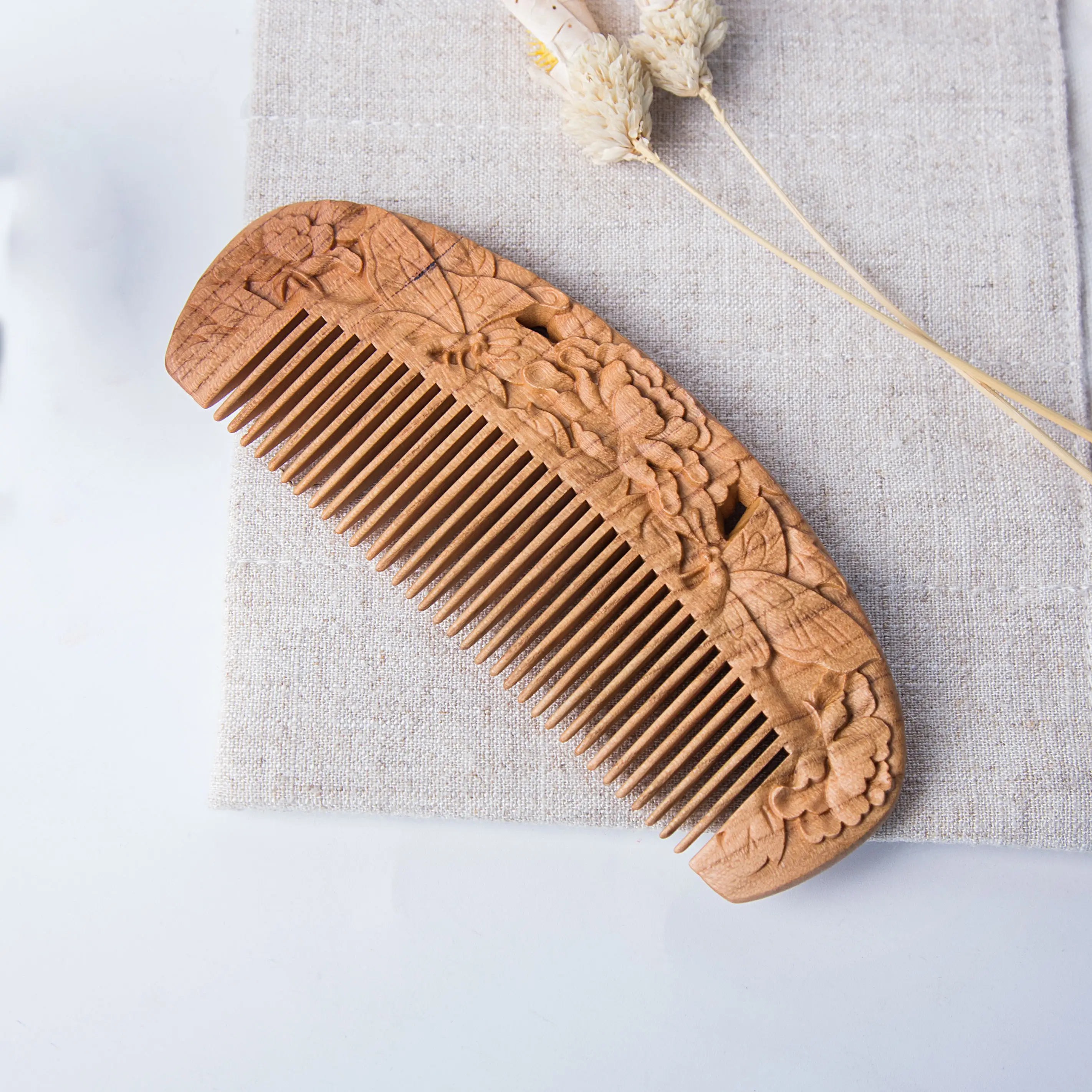 Customized Biodegradable Hair Straightener Cosmetic Hand Carved Comb