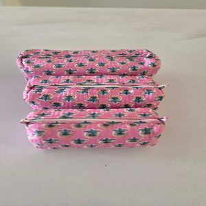 Ensemble de 3 trousses de toilette et de maquillage multifonctions pliables en coton 100% matelassé rose bébé BLOCKPRINT ART, écologiques et durables - Product Image 3