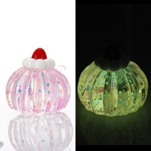 Jouets Squishy en Maltose en forme de Gâteau Citrouille Luminescent dans le Noir, Jouets Anti-Stress Souples à Presser pour Enfants et Adultes, Idéal pour les Fêtes - Product Image 5