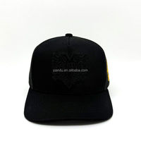 Casquette Trucker en Coton Noir Uni avec Maille, Logo Double Aigle en Relief Ton sur Ton Personnalisé, Réglable avec Fermeture Snapback