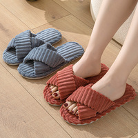 Zapatillas de felpa cálidas con punta abierta al por mayor, zapatos de suelo plano de suela blanda de Color sólido, Zapatillas de casa acogedoras de invierno para mujer