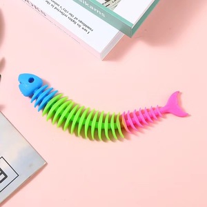Juguetes de descompresión al por mayor de Alibaba: Juguetes blandos de TPR, elásticos, con forma de espina de pescado, esqueleto de pescado y tiras de fideos. - Product Image 2