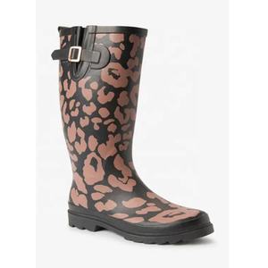 Welly Printed Regens tiefel Anti-Rutsch Wasserdicht Hot Sale Custom Adult Damen Seitens chnalle Frauen Regens tiefel Baumwoll stoff Gummi - Product Image 3