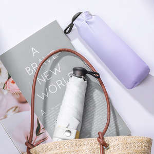 Paraguas Plegable de Cinco Secciones con Varillas de Aleación de Nylon, Apertura Manual, Resistente a los Rayos UV, Diseño Minimalista, para Viajes, Uso en Días Soleados y Lluviosos - Product Image 1