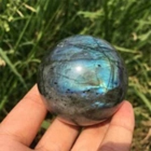 Esfera de Labradorita Arcoíris Natural al por Mayor con Patrón Rayado, Pulida, para Sanación, Equilibrio Energético, Decoración del Hogar y Colección de Meditación - Product Image 1