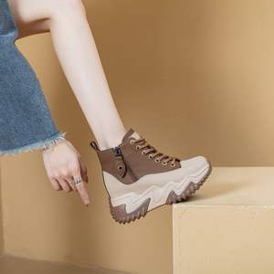 รองเท้าลำลองผู้หญิงรุ่นใหม่ประจำฤดูใบไม้ร่วงปี 2026 รองเท้าบูทสั้นเสริมส้นหนา 7 ซม. แฟชั่นเพิ่มความสูง รองเท้าผู้หญิงแบบผูกเชือกหุ้มข้อสูง - Product Image 4