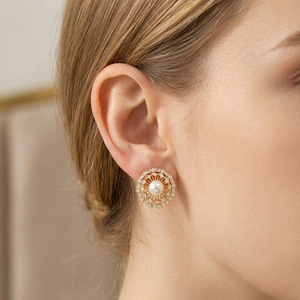 Boucles d'oreilles clous tournesol en zircone sertie de diamants, monture closée en or 14 carats, bijoux de mode pour mariage EDB-077 - Product Image 3