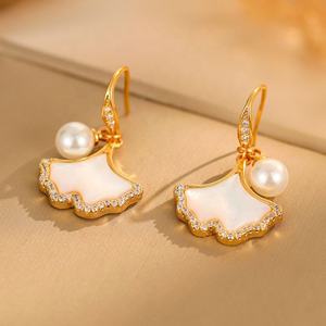 Pendientes de Perlas de Imitación con Diseño Geométrico de Latón de Alta Gama, Regalo de Perlas Cultivadas de Lujo para Mujeres con Sentido de la Moda - Product Image 4