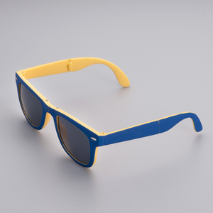 Venta al por mayor de gafas de sol portátiles y compactas Unisex, diseño plegable de bolsillo, verde, morado, logotipo personalizado, dos tonos, Amarillo, Azul, PC protector - Product Image 1