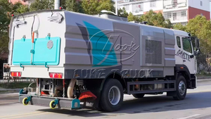 Camión barredor de limpieza de carreteras con aspiradora integrada Howo 12M3 4x2 - Product Image 6