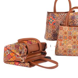 <span class=keywords><strong>Sac</strong></span> à bandoulière carré en polyester pour femme, motif floral géométrique rétro multi-éléments, idéal pour les loisirs et les voyages, avec fermeture magnétique - Product Image 4