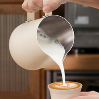 Pichet à lait en acier inoxydable blanc et noir de haute qualité 600 ml, tasse à café pour barista, outil pour faire mousser le lait