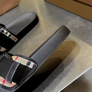 Sandales de plage luxueuses pour hommes et femmes, antidérapantes, semelles en caoutchouc de haute qualité, tongs classiques d'été, mode - Product Image 2