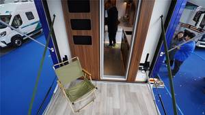 La cabina de cuerpo ancho de 2,<span class=keywords><strong>1</strong></span> metros del Howo Light Truck Pro RV ofrece una experiencia de conducción espaciosa y cómoda - Product Image 4