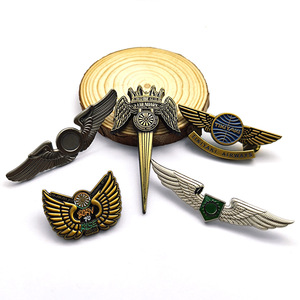 Nhà Máy Bán Hàng Trực Tiếp Chất Lượng Cao Máy Bay Mô Hình <span class=keywords><strong>3D</strong></span> Kim Loại Thủ Công Pins Tùy Chỉnh Lưu Niệm Phù Hiệu Ve Áo Máy Bay Hàng Không Pins - Product Image 5