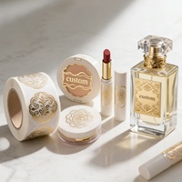 Autocollant en rouleau personnalisé en feuille d'or imperméable avec revêtement UV pour étiquettes d'emballage cosmétique, de parfum et de soins de la peau OEM/ODM