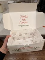 Boîte d'expédition en carton ondulé blanc avec logo imprimé personnalisé pour l'emballage de vêtements et de t-shirts