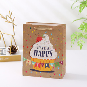 Sacs cadeaux d'anniversaire en papier kraft luxueux et personnalisables avec poignées en ruban et cartes assorties, imprimés gâteau, pour fêtes et cadeaux. - Product Image 3