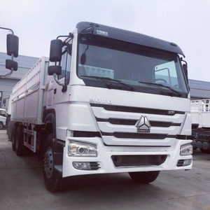 Nouveau camion de fret SINOTRUK HOWO 6x4 avec ridelles, 371 CV, Euro 2, carrosserie ventilée, couleur personnalisée, livraison de marchandises polyvalente en Afrique - Product Image 2