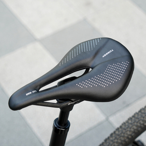 Siège arrière de vélo de montagne TOSEEK en carbone avec ventilation et cuir PU pour vélos de route et de montagne - Product Image 3