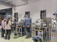 Machine de conditionnement électrique automatique haute capacité pour le comptage et le remplissage de vis, écrous, rondelles, boulons, joints toriques et emballages plastiques