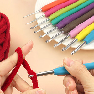 Nuevo Juego de Agujas de Ganchillo 2026, 31 Piezas, Agujas de Ganchillo Ergonómicas con Agarre Suave y Estuche - Product Image 5