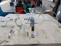 Machine de fabrication de pinces à tuyaux CNC à grande vitesse avec machine de pliage et de formage de bande d'acier plate en métal perforé