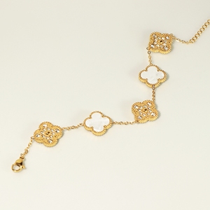 Bracelet à maillons en acier inoxydable plaqué or 18 carats avec breloque fleur classique et tendance, cadeau de Noël, accessoire de mode pour femme - Product Image 2