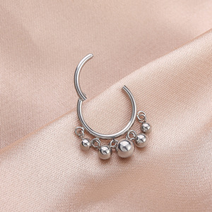 Anneau clicker sans soudure en acier inoxydable 316L avec breloques boule pendantes |   Bijoux de piercing pour le nez, le septum, l'hélix et le cartilage pour hommes et femmes - Product Image 2