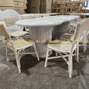 Table pour enfants multicolore faite à la main Mobilier ovale en rotin bleu durable et sûr pour chambres d'enfants et aires de jeux extérieures - Product Image 4