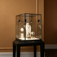 Vitrine de présentation de bijoux en verre avec éclairage LED personnalisé, comptoir de magasin rond en acier inoxydable, design de luxe pour la présentation de bijoux