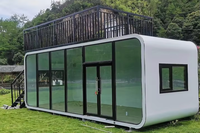 Capsule spatiale hôtelière pour hiverisation en montagne : maisonnette, maison conteneur, chambre d'hôtes pour station de ski et sites touristiques