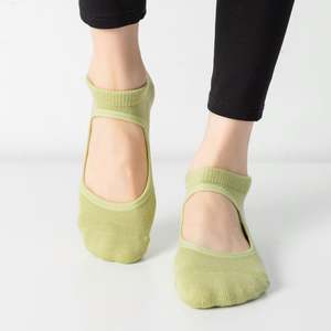 Chaussettes athlétiques professionnelles Pilates en coton peigné épais pour femmes - Product Image 4