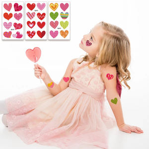 Autocollant de <span class=keywords><strong>tatouage</strong></span> de visage pailleté autocollant de <span class=keywords><strong>tatouage</strong></span> temporaire en forme de <span class=keywords><strong>coeur</strong></span> facile à enlever impression amusante pour la décoration de fête pour les enfants - Product Image 3