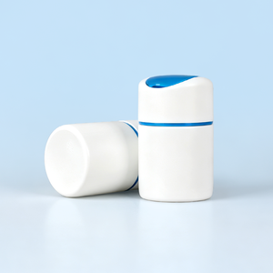 Flacon cylindrique en plastique blanc avec bouchon à clapet bleu pour soins personnels - Product Image 5