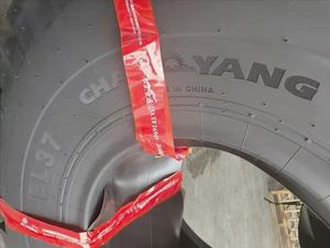 ยางรถยนต์ขายส่งสำหรับยานพาหนะ ขนาด 23.5-25 ลายบล็อก ยางเรเดียลสำหรับรถบรรทุก ผลิตจากโรงงาน - Product Image 2