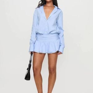 Elegante Vestido Mini Camisero Azul Claro con Rayas Finas, Manga Larga, Cuello, Cintura Fruncida y Dobladillo con Volantes - Ropa Casual de Oficina - Product Image 4