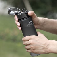 Bouteille d'eau sport en Tritan de qualité alimentaire, personnalisable, pour camping et extérieur, design minimaliste à pression, capacité 560 ml, avec corde, pour adultes en voyage