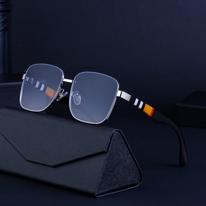 Nouvelles lunettes de soleil carrées UV400, monture en métal, verres en PC, unisexe, mode, couleur noire ZX-52015 - Product Image 1
