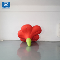 Modèle de fleur rouge gonflable géant personnalisé pour la décoration de scène de check-in dans les lieux touristiques en plein air et les événements commerciaux
