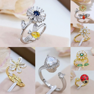 Anello Aperto Girevole Trendy da Donna, Gioiello Minimalista Floreale Rotondo da Dito - Product Image 3