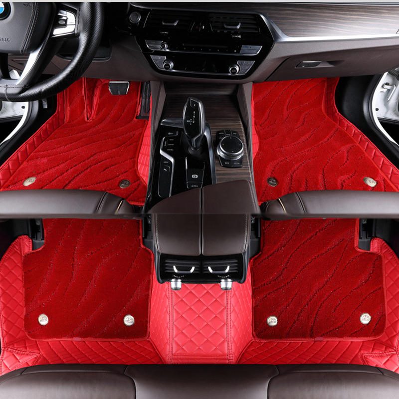 Alfombra roja brillante con ondas de agua