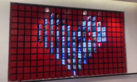 Affichage numérique personnalisable à haute luminosité signalisation LED pour les centres commerciaux magasins de détail-écran publicitaire LED étiré voitures