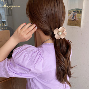 Pince de requin de cheveux de fleur de 7cm de haute qualité pour femmes griffe de cheveux de perle douce griffe de queue de cheval acrylique-accessoires à la mode - Product Image 3